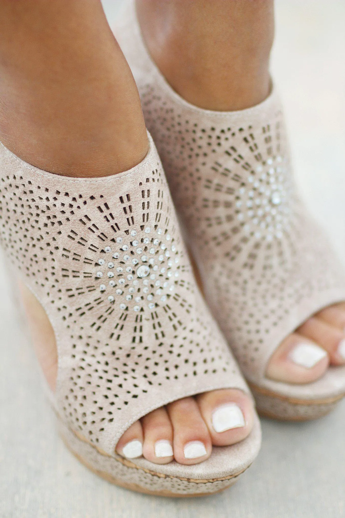 Auki Cream Wedges