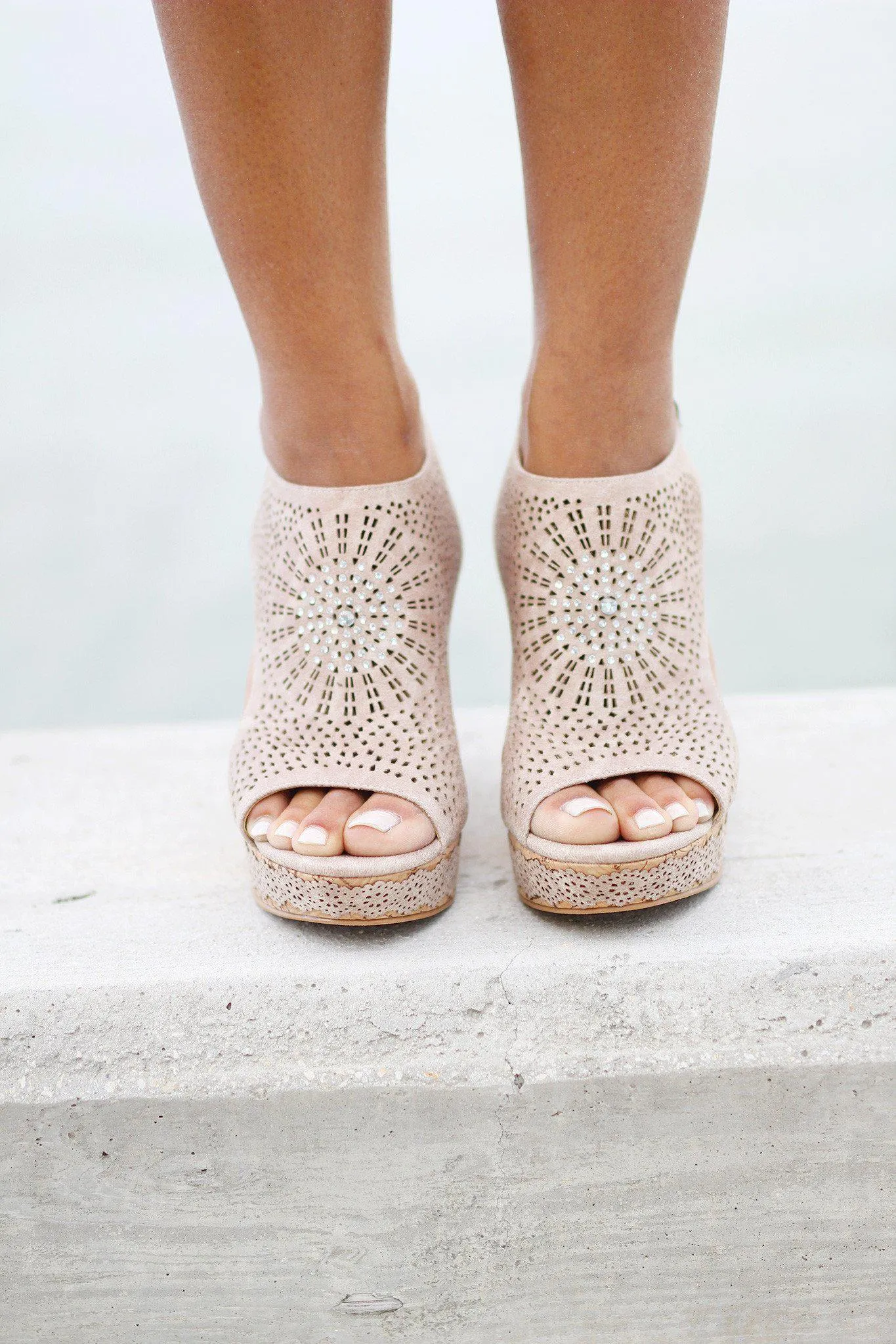 Auki Cream Wedges