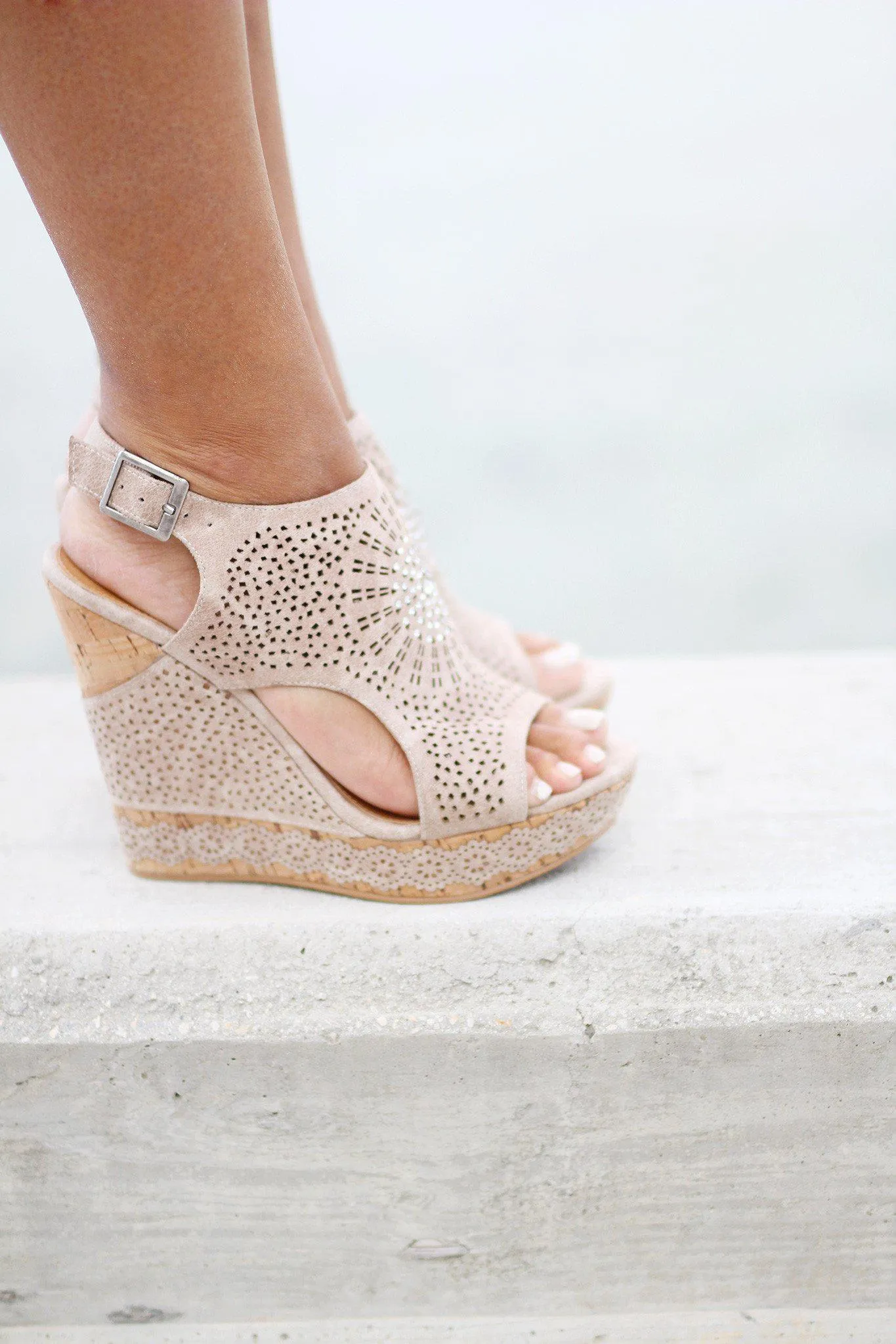 Auki Cream Wedges