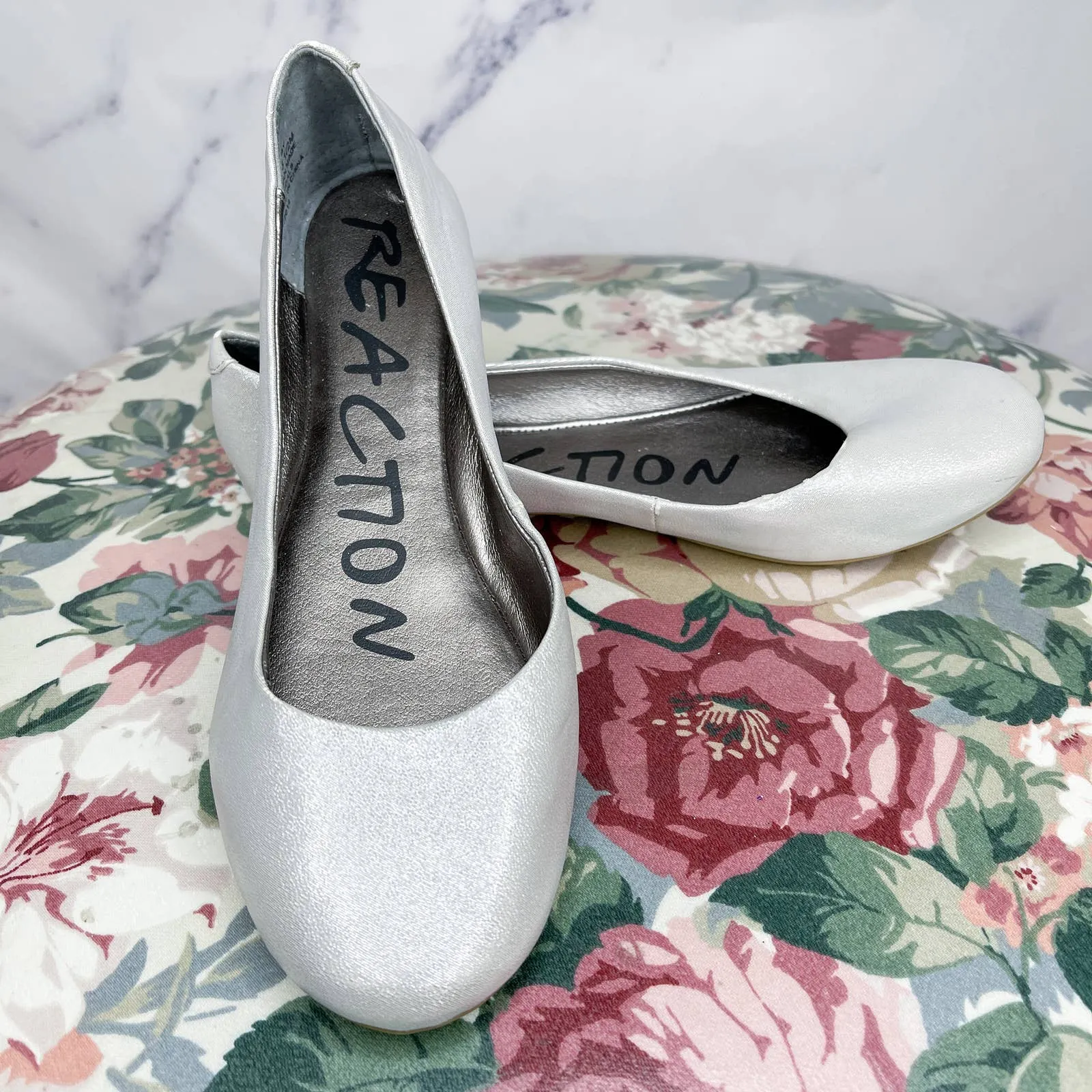 Kenneth Cole REACTION | Slip On By Silver Shimmer Flats | Sz 6.5