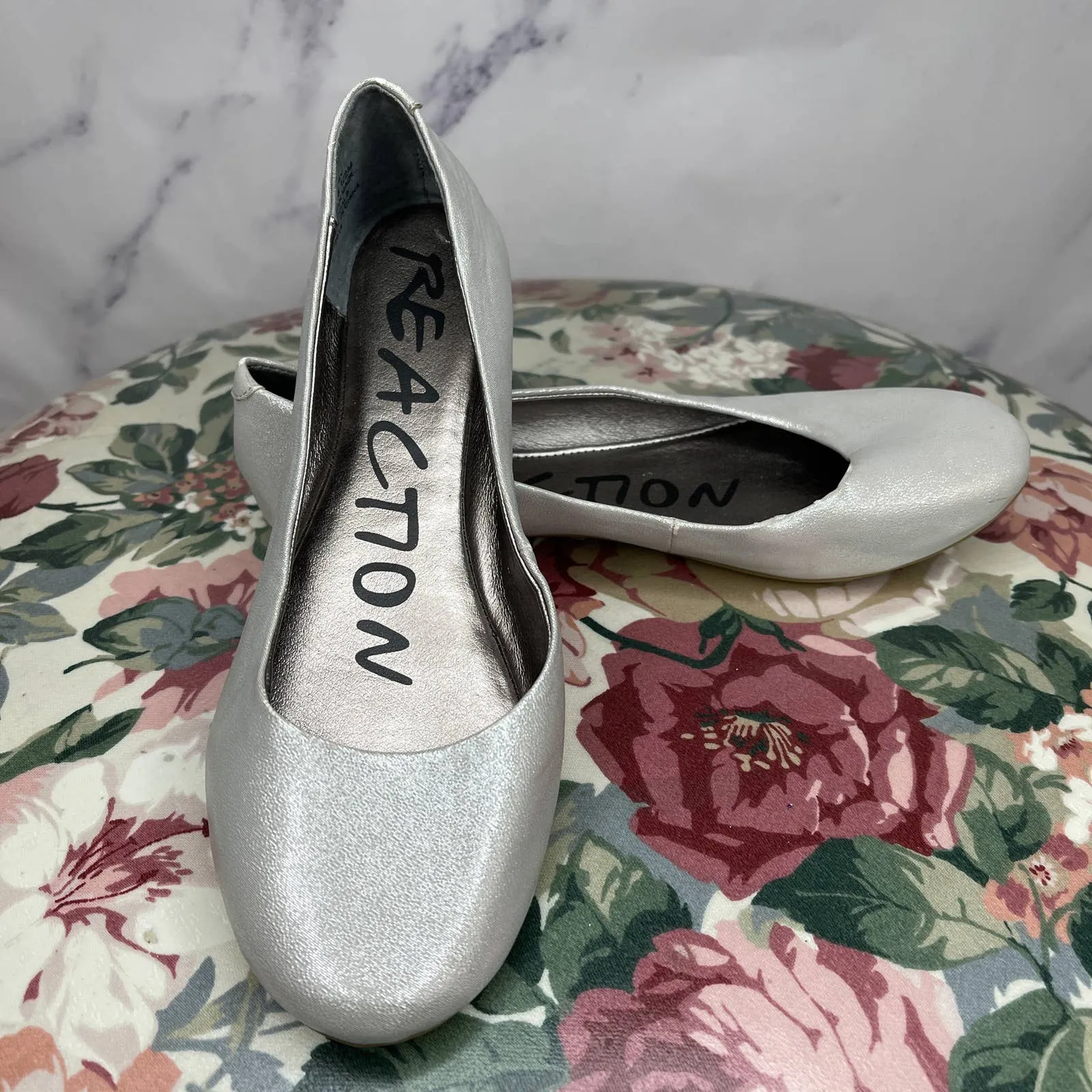 Kenneth Cole REACTION | Slip On By Silver Shimmer Flats | Sz 6.5