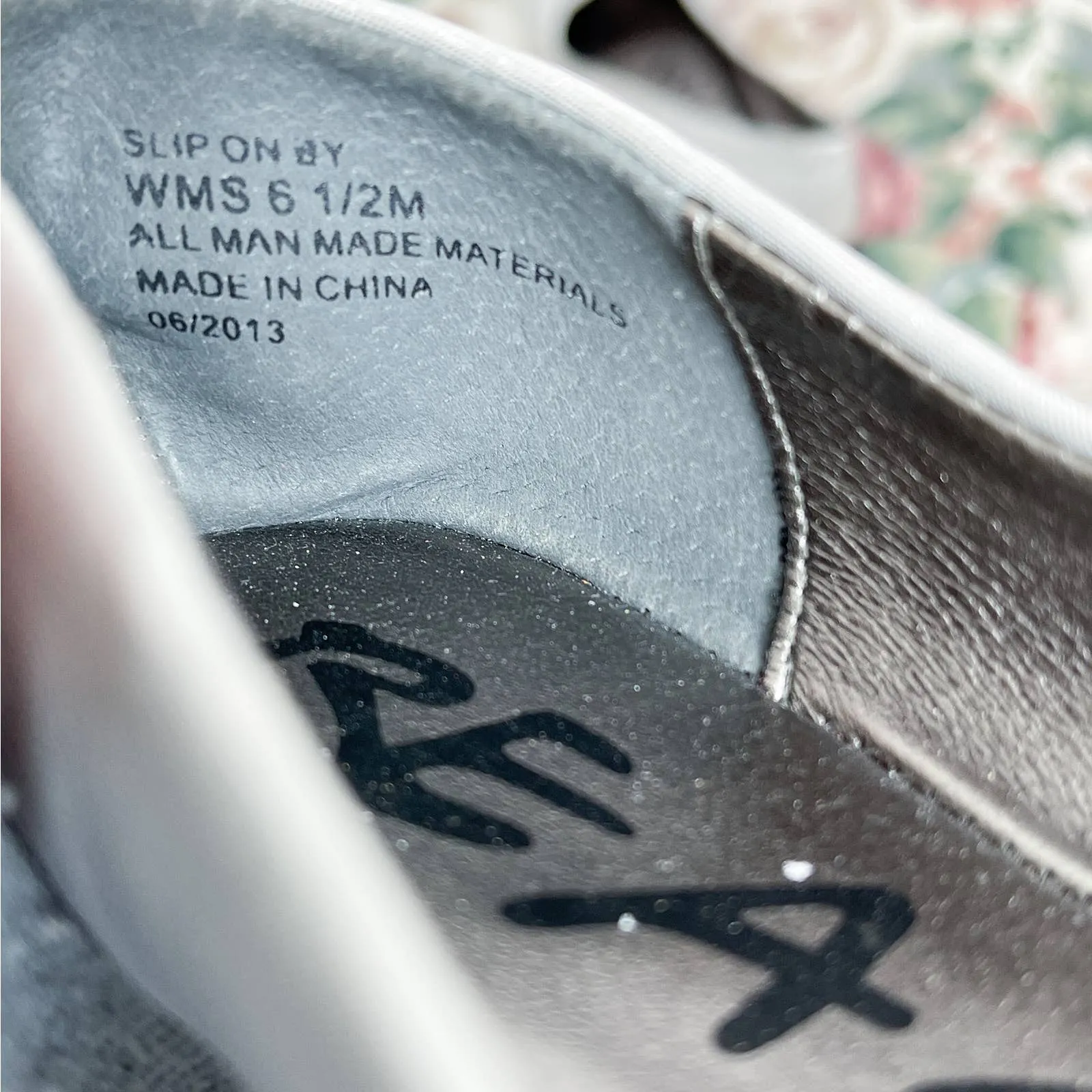 Kenneth Cole REACTION | Slip On By Silver Shimmer Flats | Sz 6.5