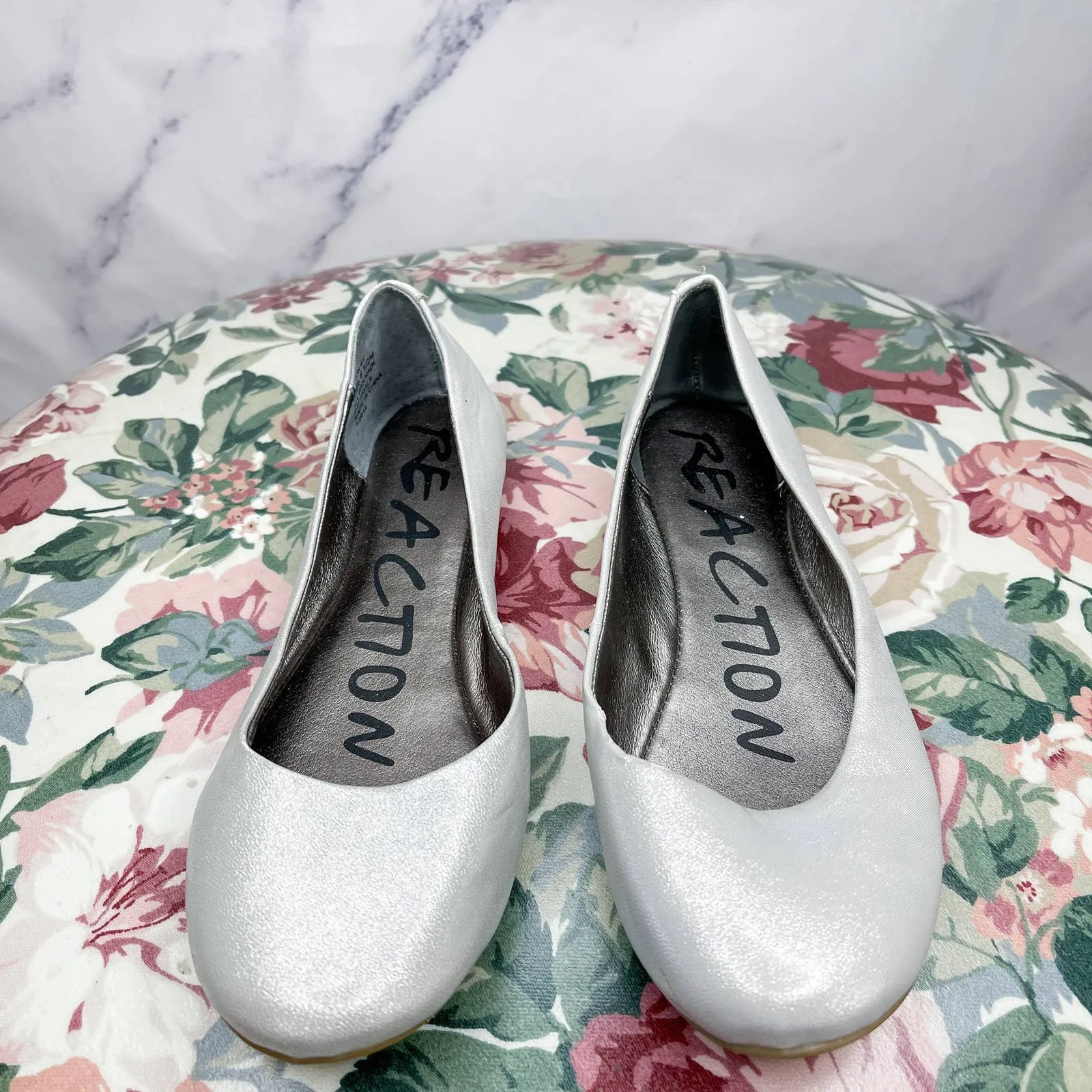 Kenneth Cole REACTION | Slip On By Silver Shimmer Flats | Sz 6.5