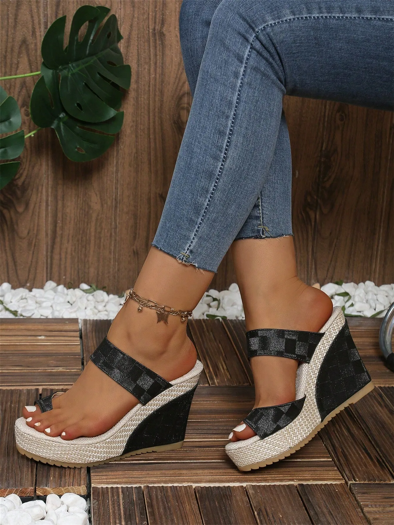 New Arrival Fashionable And Elegant Korean-Style Wedge Heel Thick-Soled Comfortable Women Sandals, Sole Sent At Random