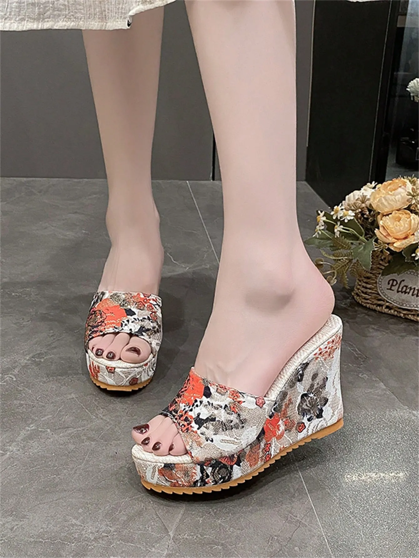 New Arrival Fashionable And Elegant Korean-Style Wedge Heel Thick-Soled Comfortable Women Sandals, Sole Sent At Random