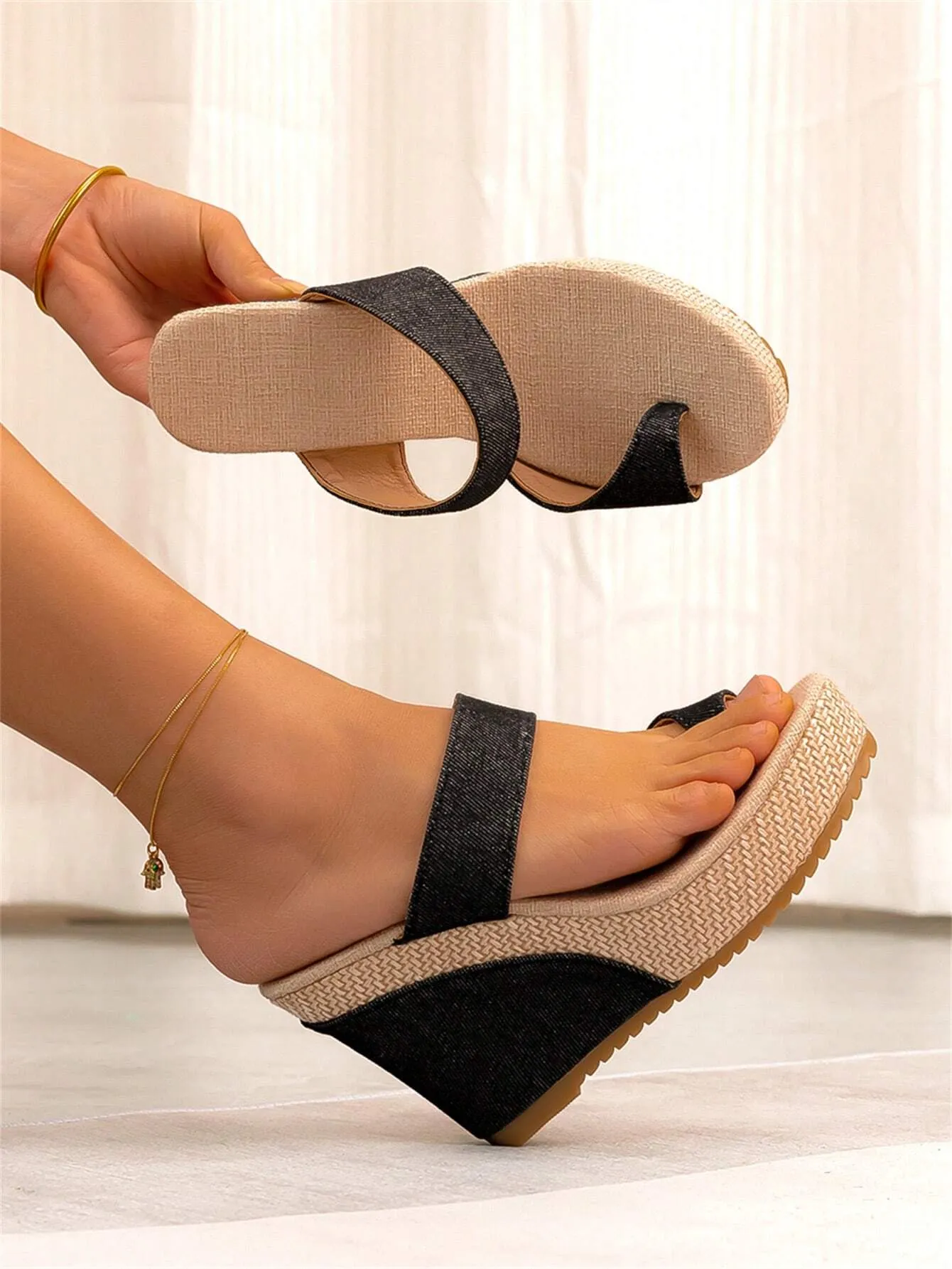 New Arrival Fashionable And Elegant Korean-Style Wedge Heel Thick-Soled Comfortable Women Sandals, Sole Sent At Random