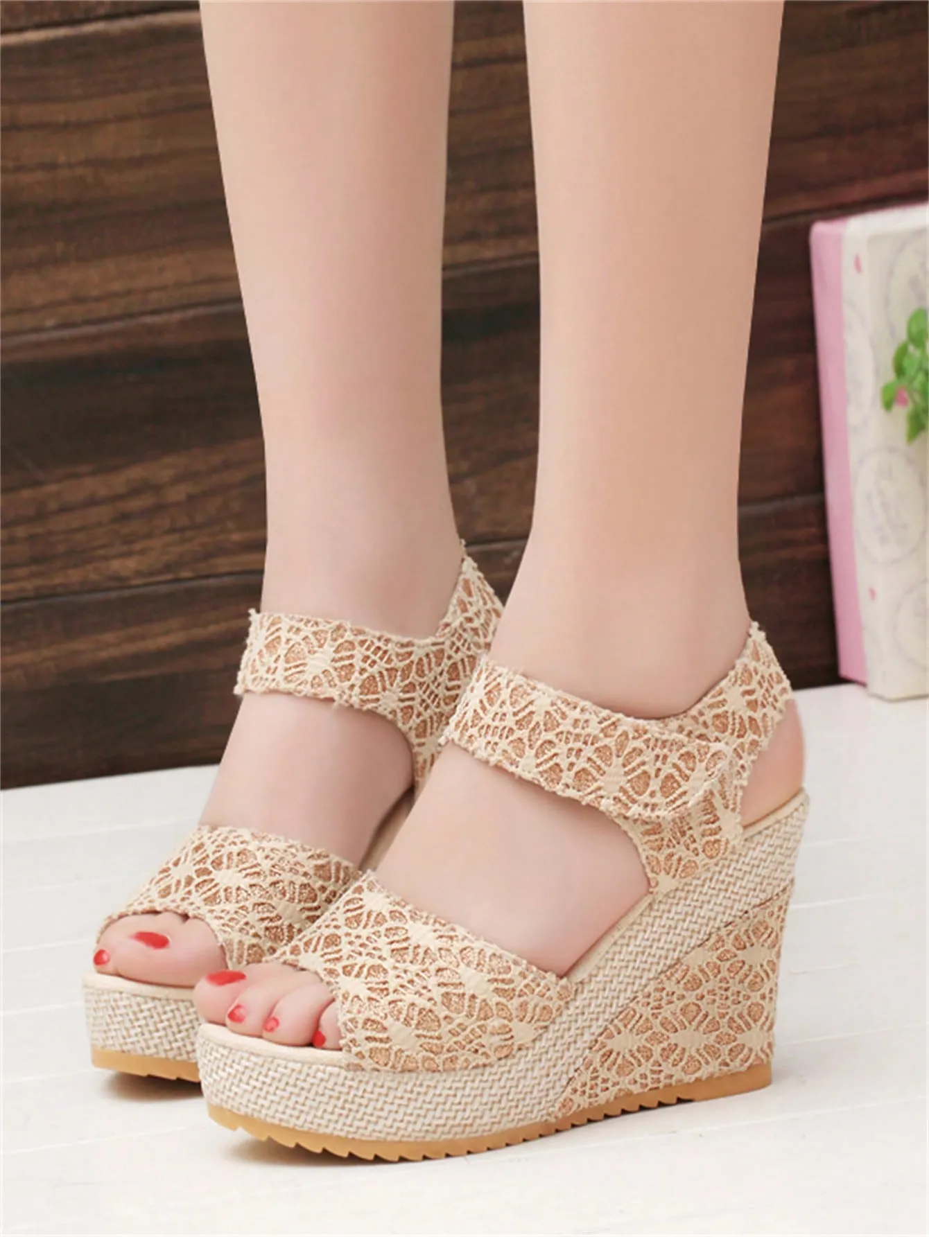 New Arrival Fashionable And Elegant Korean-Style Wedge Heel Thick-Soled Comfortable Women Sandals, Sole Sent At Random