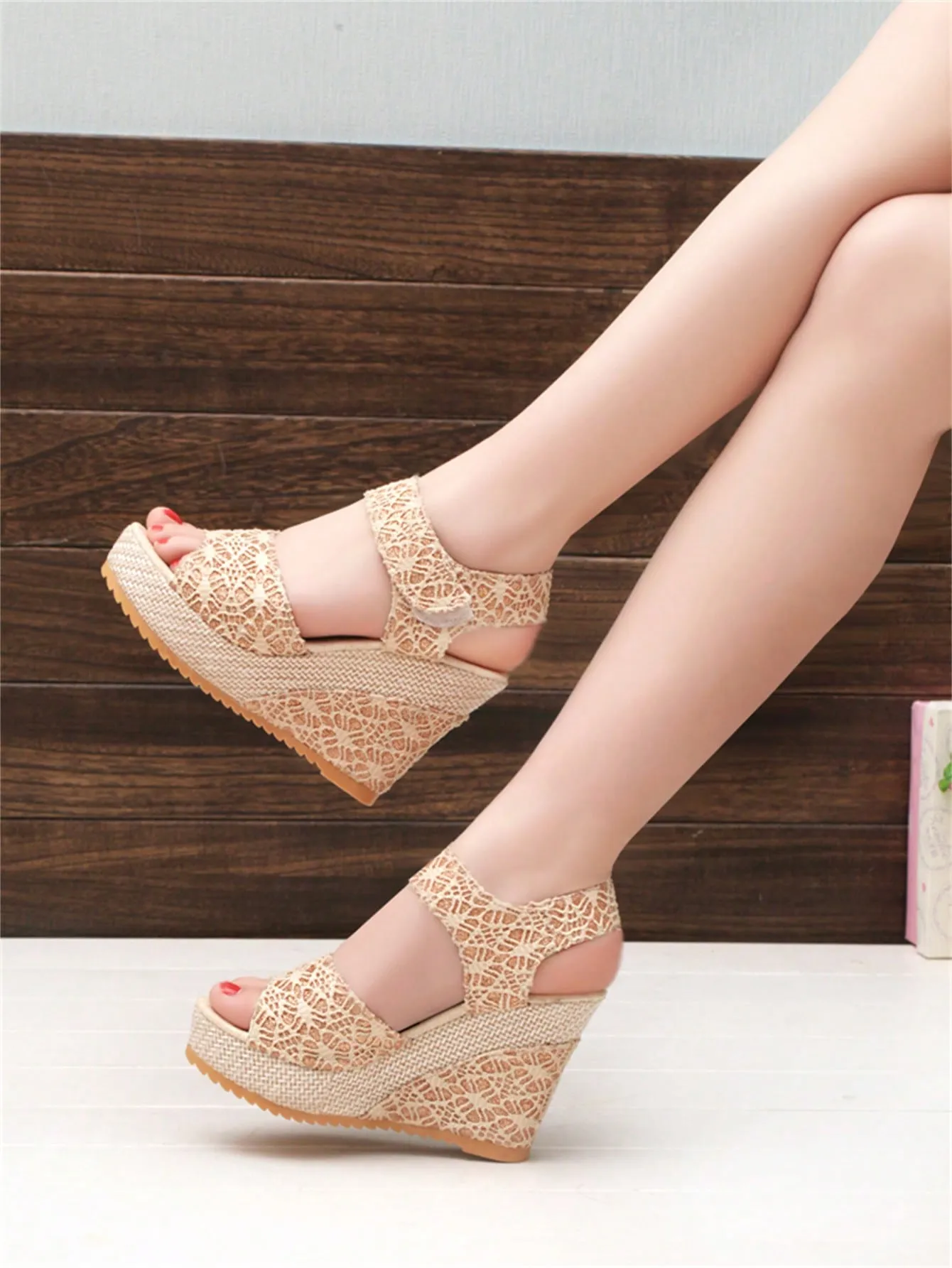 New Arrival Fashionable And Elegant Korean-Style Wedge Heel Thick-Soled Comfortable Women Sandals, Sole Sent At Random