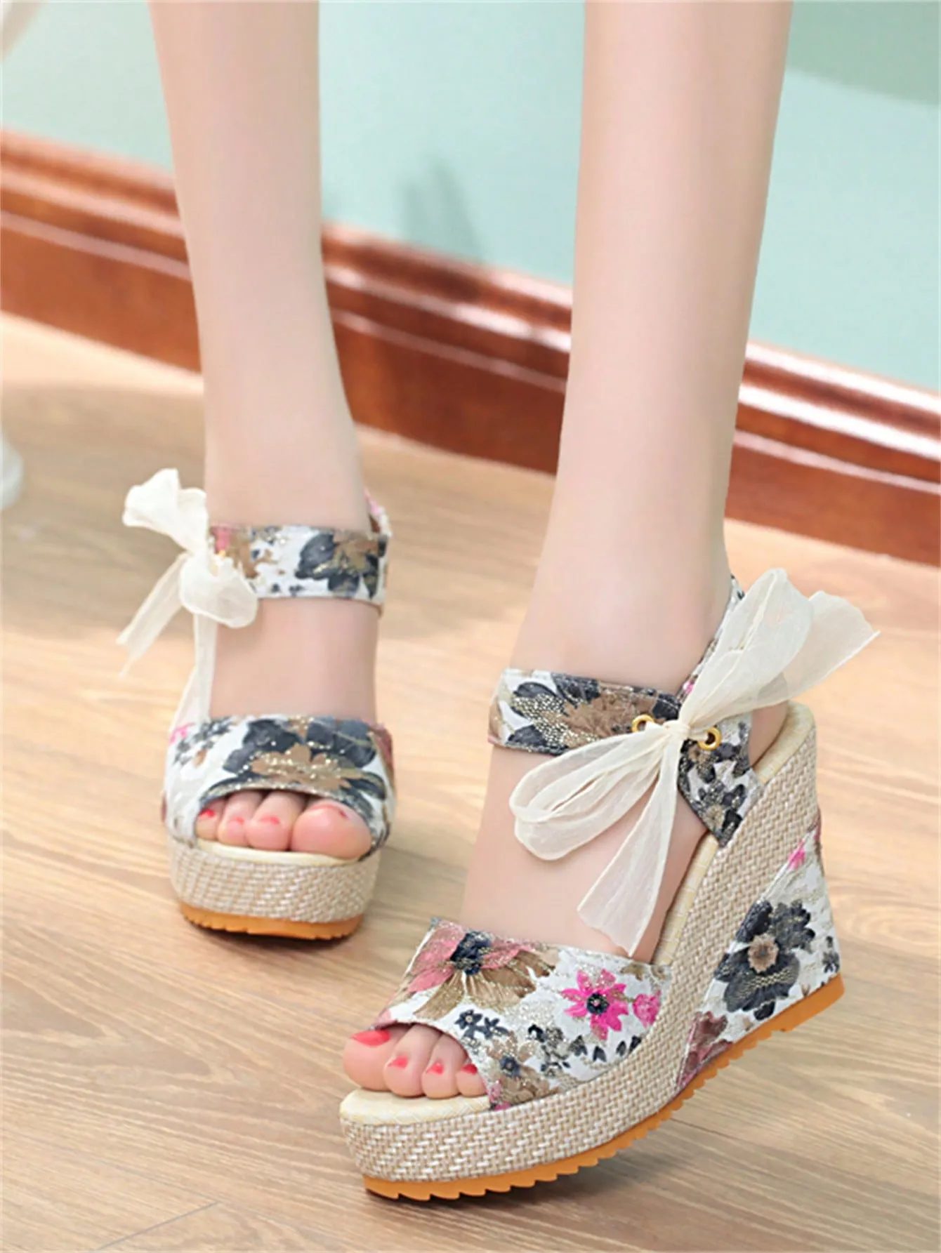 New Arrival Fashionable And Elegant Korean-Style Wedge Heel Thick-Soled Comfortable Women Sandals, Sole Sent At Random