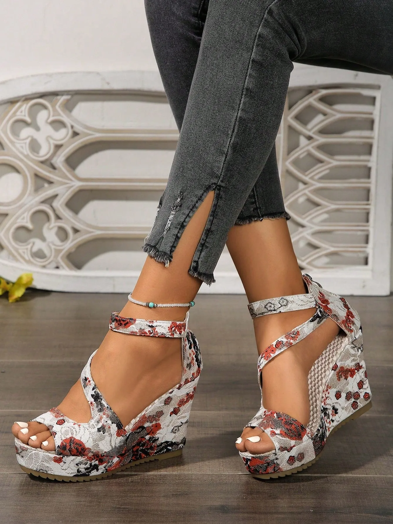 New Arrival Fashionable And Elegant Korean-Style Wedge Heel Thick-Soled Comfortable Women Sandals, Sole Sent At Random