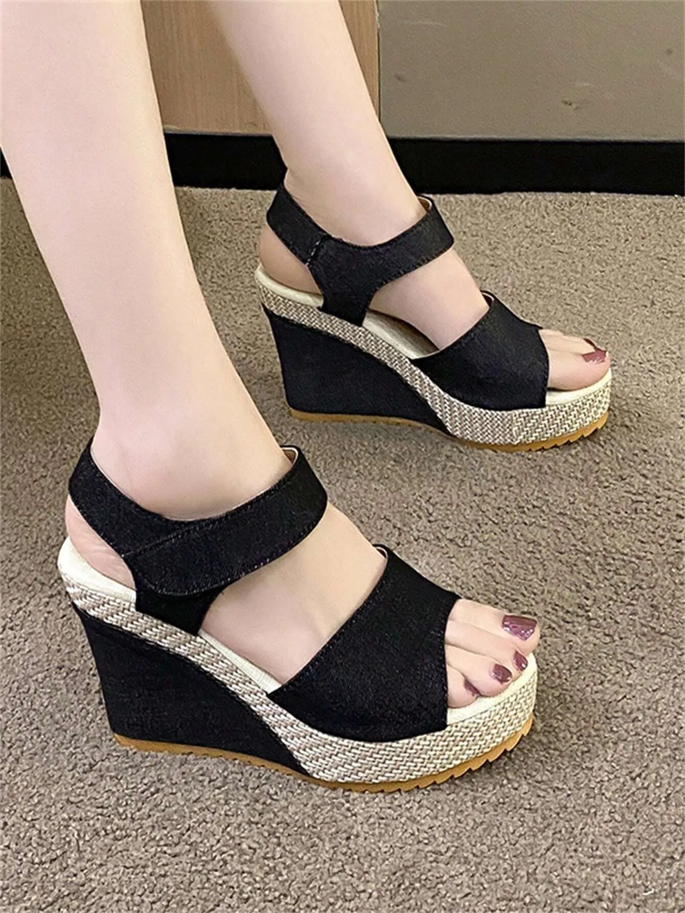 New Arrival Fashionable And Elegant Korean-Style Wedge Heel Thick-Soled Comfortable Women Sandals, Sole Sent At Random