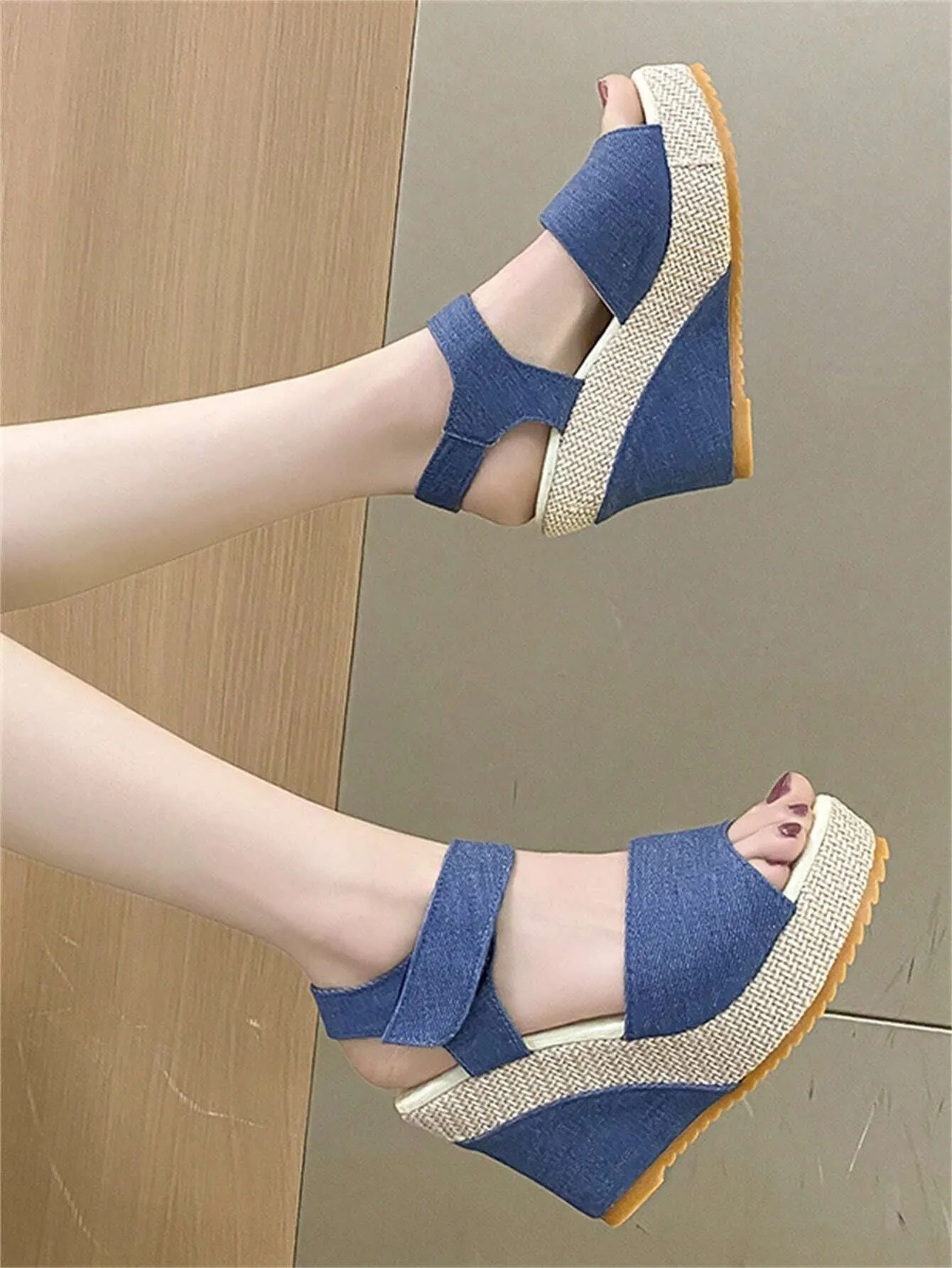New Arrival Fashionable And Elegant Korean-Style Wedge Heel Thick-Soled Comfortable Women Sandals, Sole Sent At Random